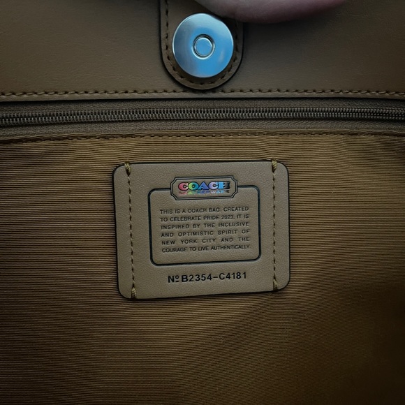 Rainbow Coach Tote Authentic - Picture 3 of 8